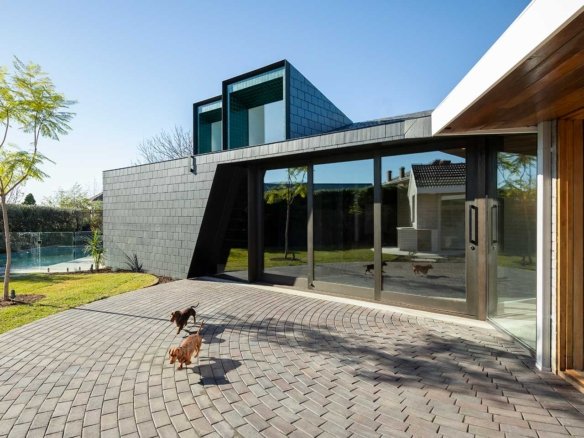 Casa Contemporánea con Piscina